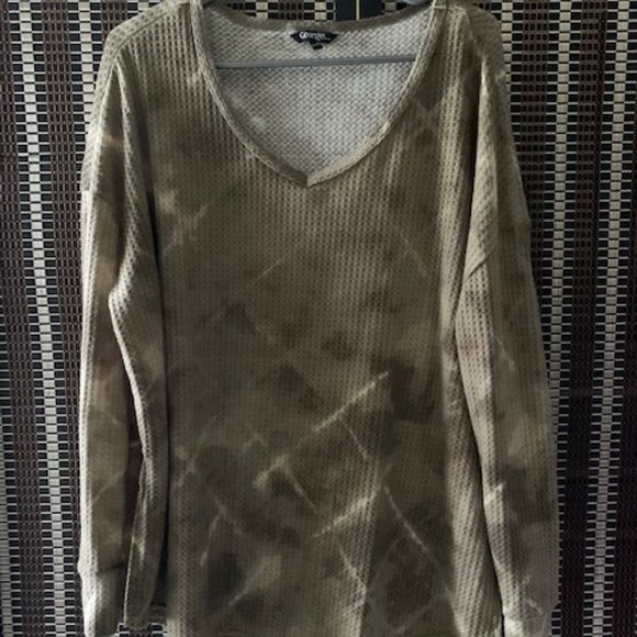 Shirt - Picture 2 of 3